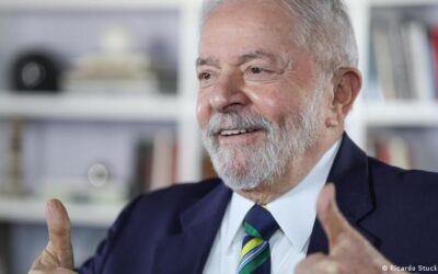 Lula registra su candidatura presidencial