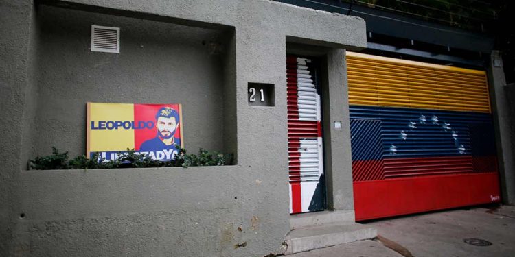 Leopoldo López denunció que funcionarios del Sebin allanaron su casa