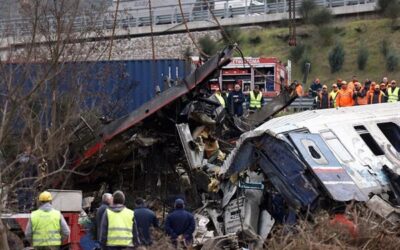 Más de 35 muertos y 85 heridos al colisionar dos trenes en Grecia.
